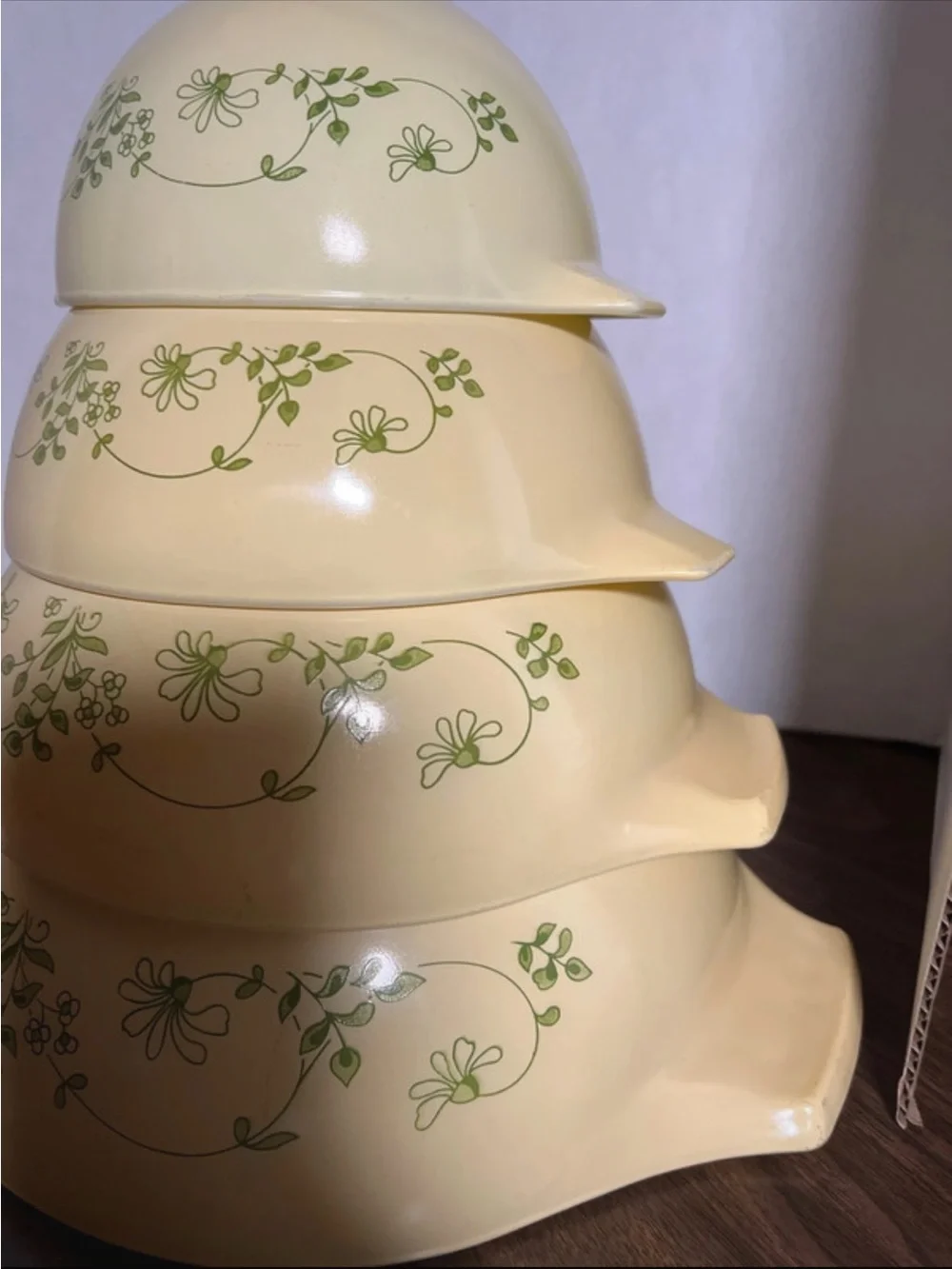 Pyrex Vintage Nesting Mixing Bowls - Set of 4